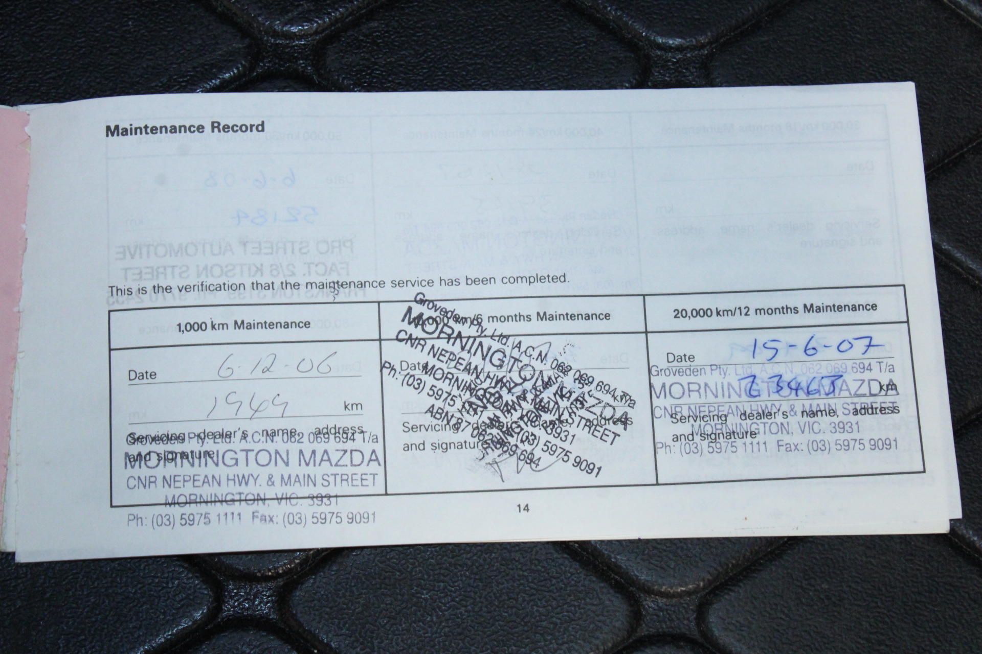 St Huberts The Stag Pinot Grigio (6x 750mL).