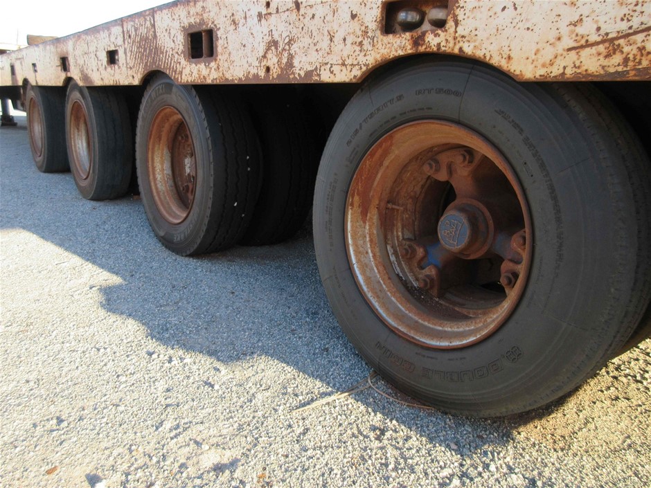 TRANSFORMERS Generations Selects Legacy United Deluxe Class Go-Bot Guardian