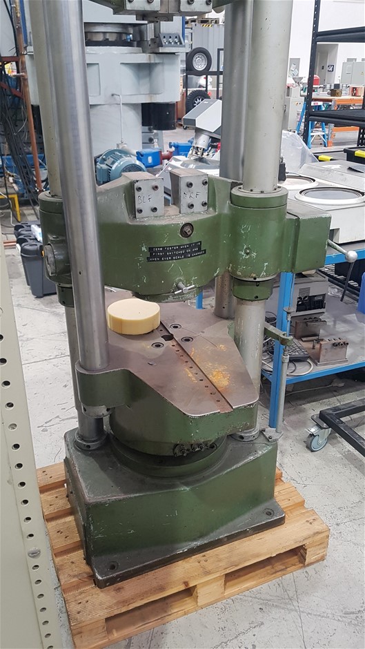 ELEGANT COMFORT Luxurious 1500 Thread Count Egyptian Quality Three Line Emb