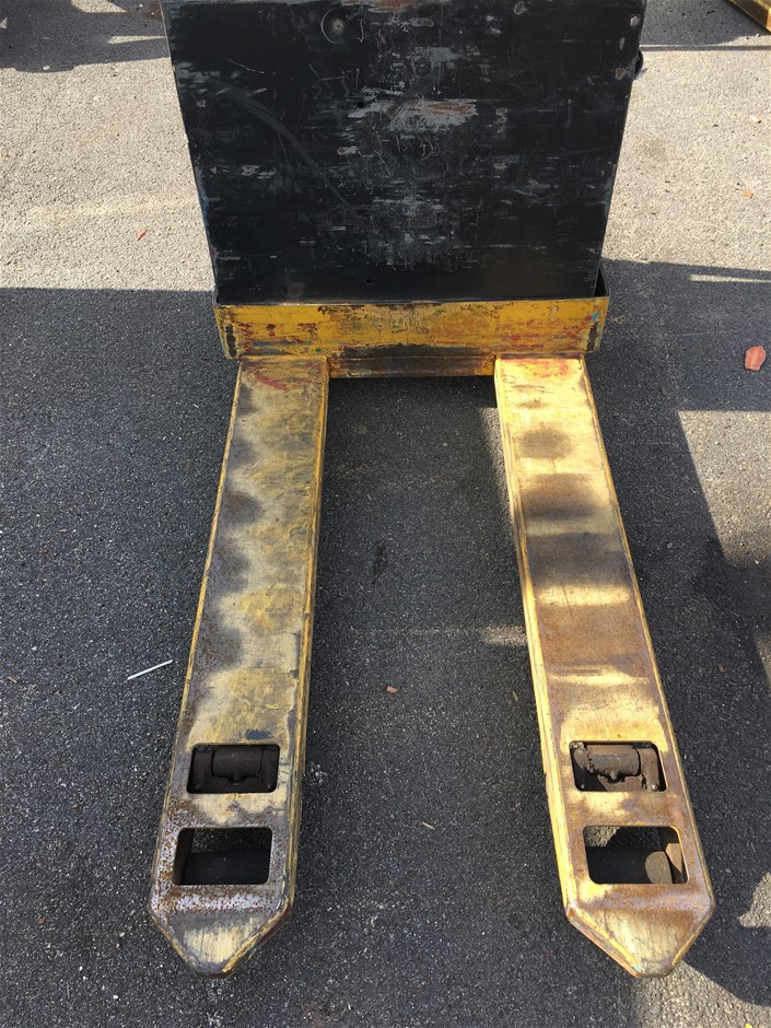 Jacqueline Brut Rosé NV (6x 750mL), France.