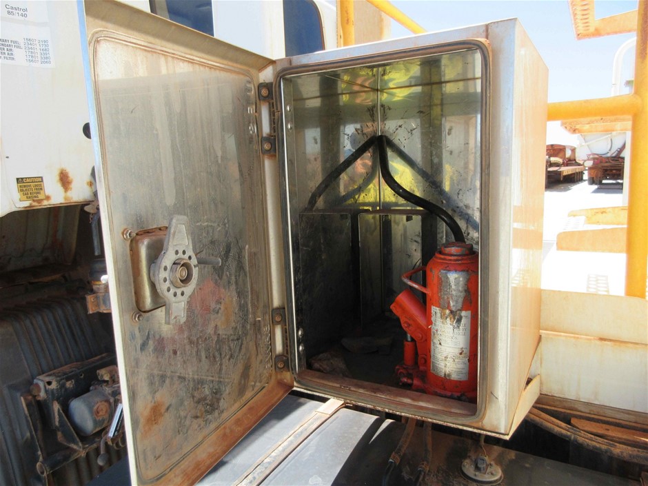 Night Merchant Vodka Lime And Soda Cans (24x 250mL) NSW