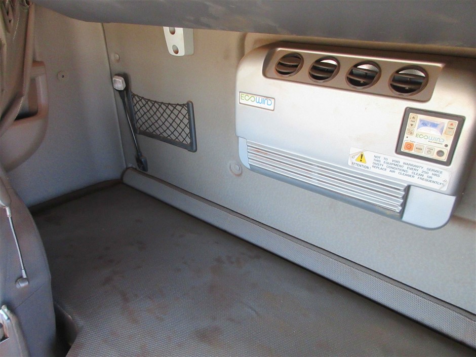 10mm Green Flower Jade 'O' Toggle Gemstone Jewellery Jewellery Set