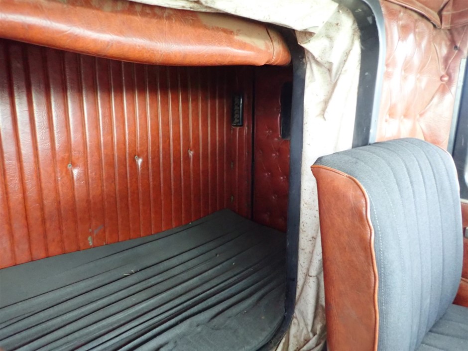 5 x 2XU Youth Long Sleeve High Performance Power Top, Size XL, Black/Rose