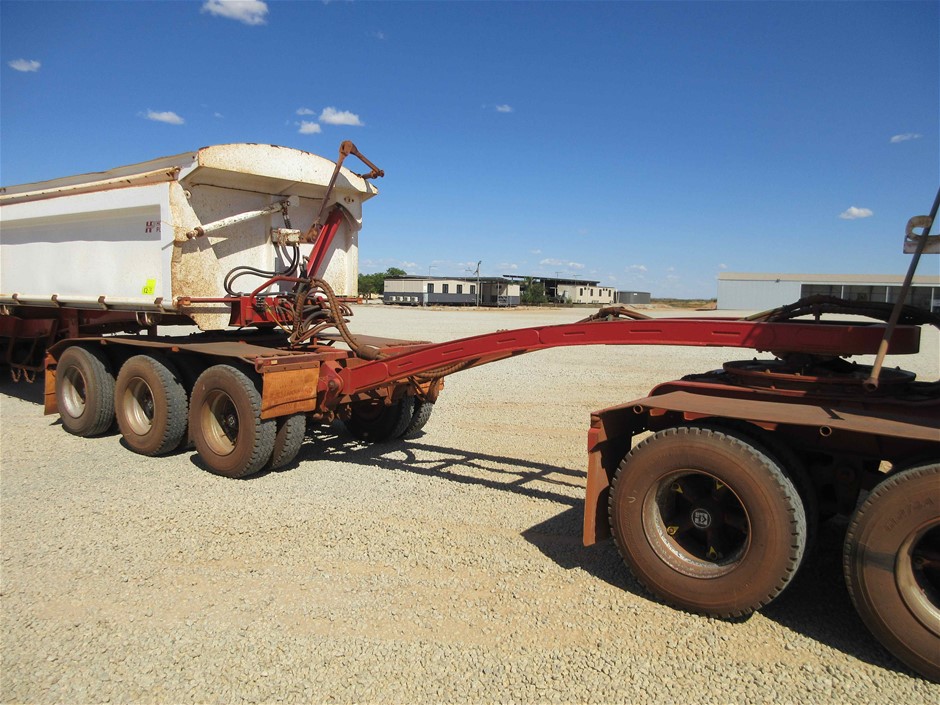Quantity of 2 17.5-25 Earthmoving Tyres(Unused)