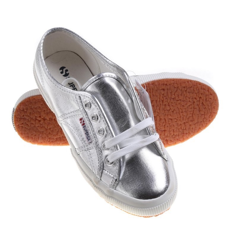 2x Quartz Wall Clocks