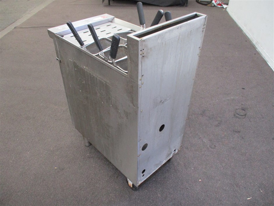 <p>Red Roo Trencher</p>