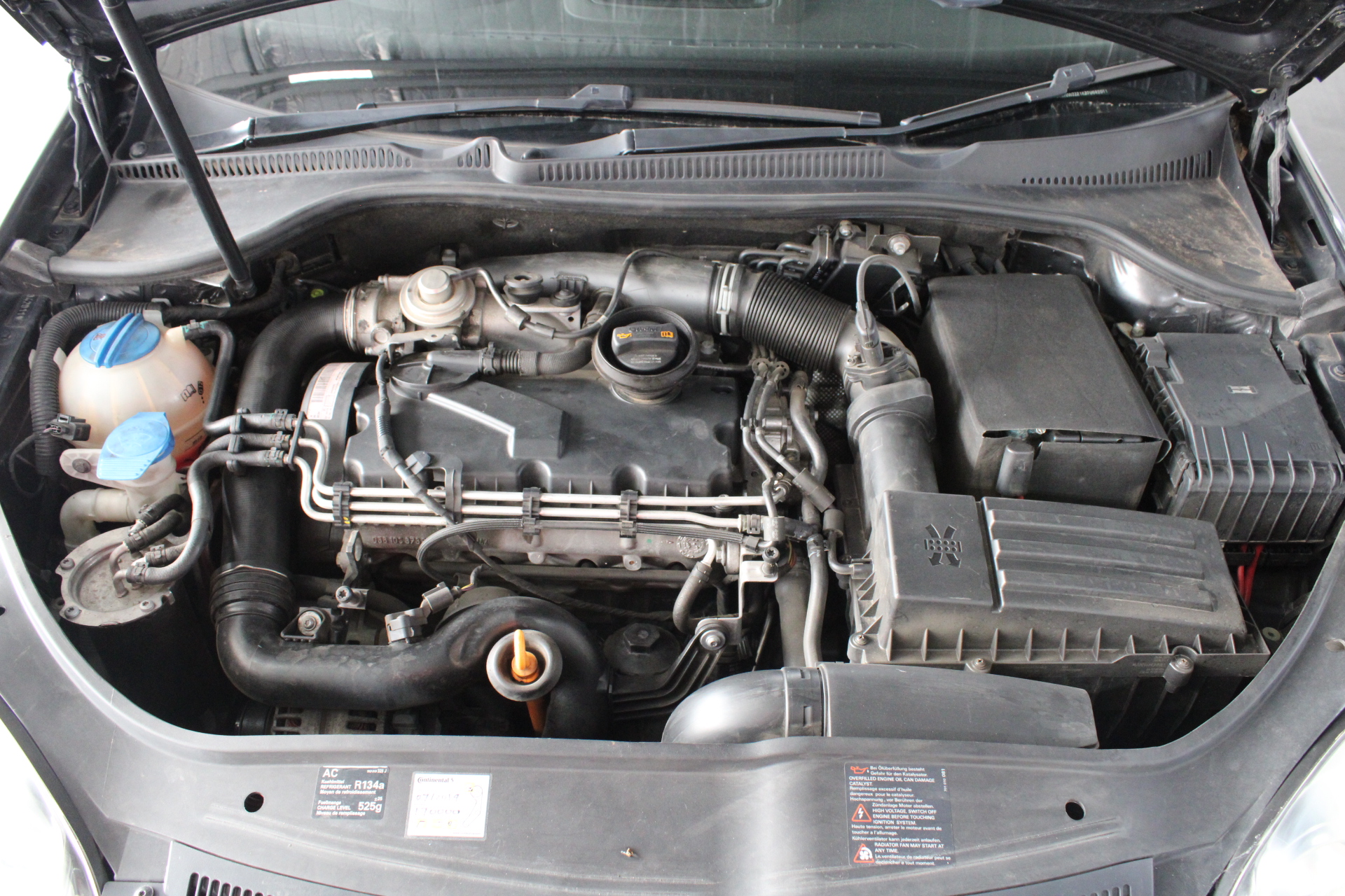 <p>Pallet of assorted bolts, Lights and Brackets</p>