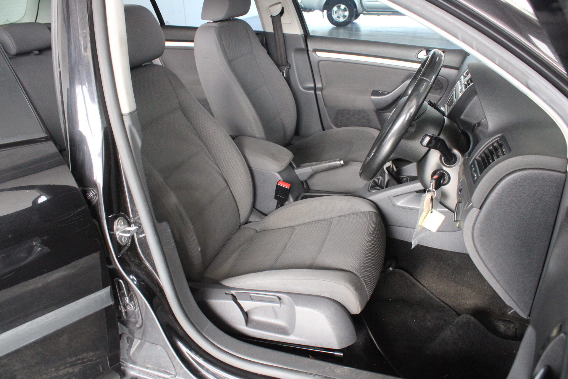 <p>Ryobi Log Splitter, Caravan cover and Air conditioner </p>