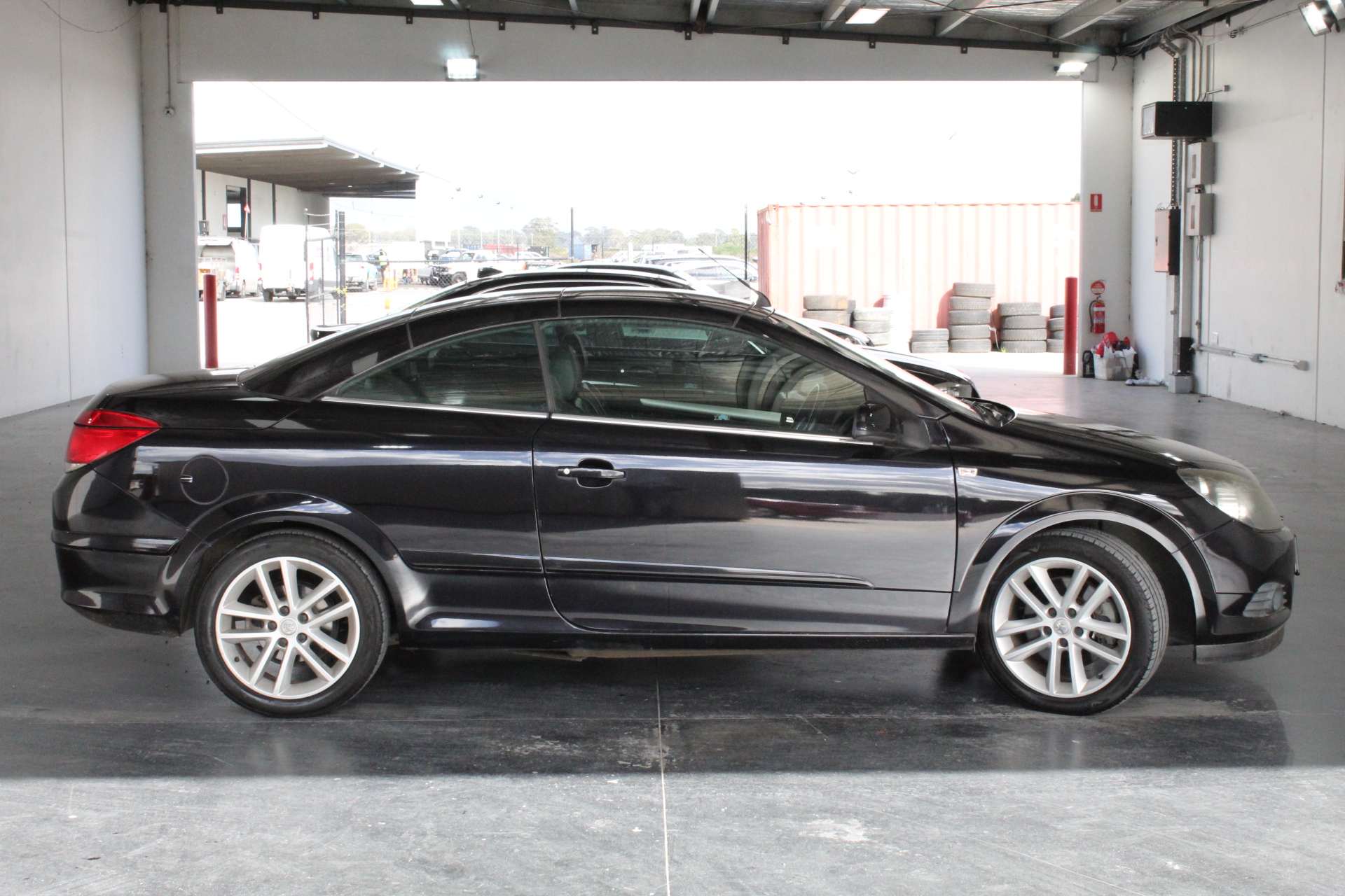 2 x MEDELA Hands-Free Collection Cups, Compatible with Freestyle Flex & Swi