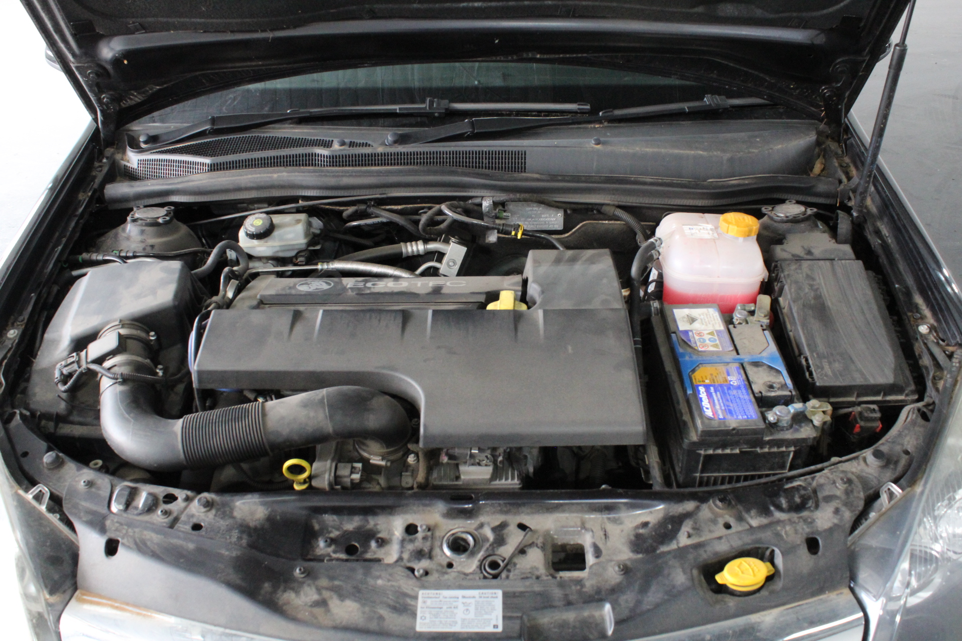 MEDELA Magic InBra Hands-Free Wearable Double Breast Pump. Smart App Connec