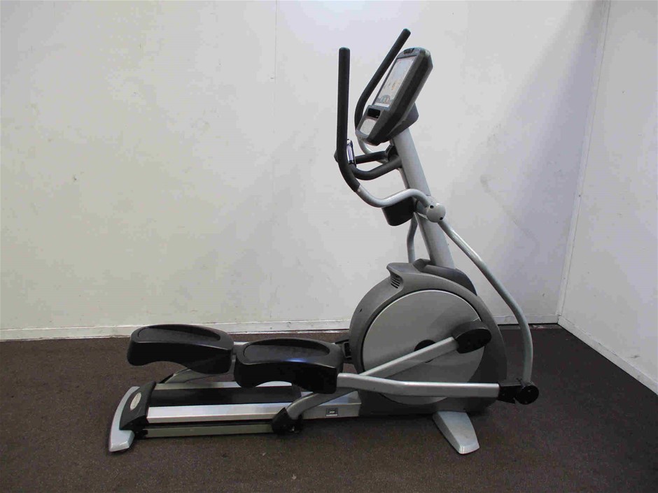 HYPERX Cloud III – Wired Gaming Headset, PC, PS5, Xbox Series X|S, Angled 5