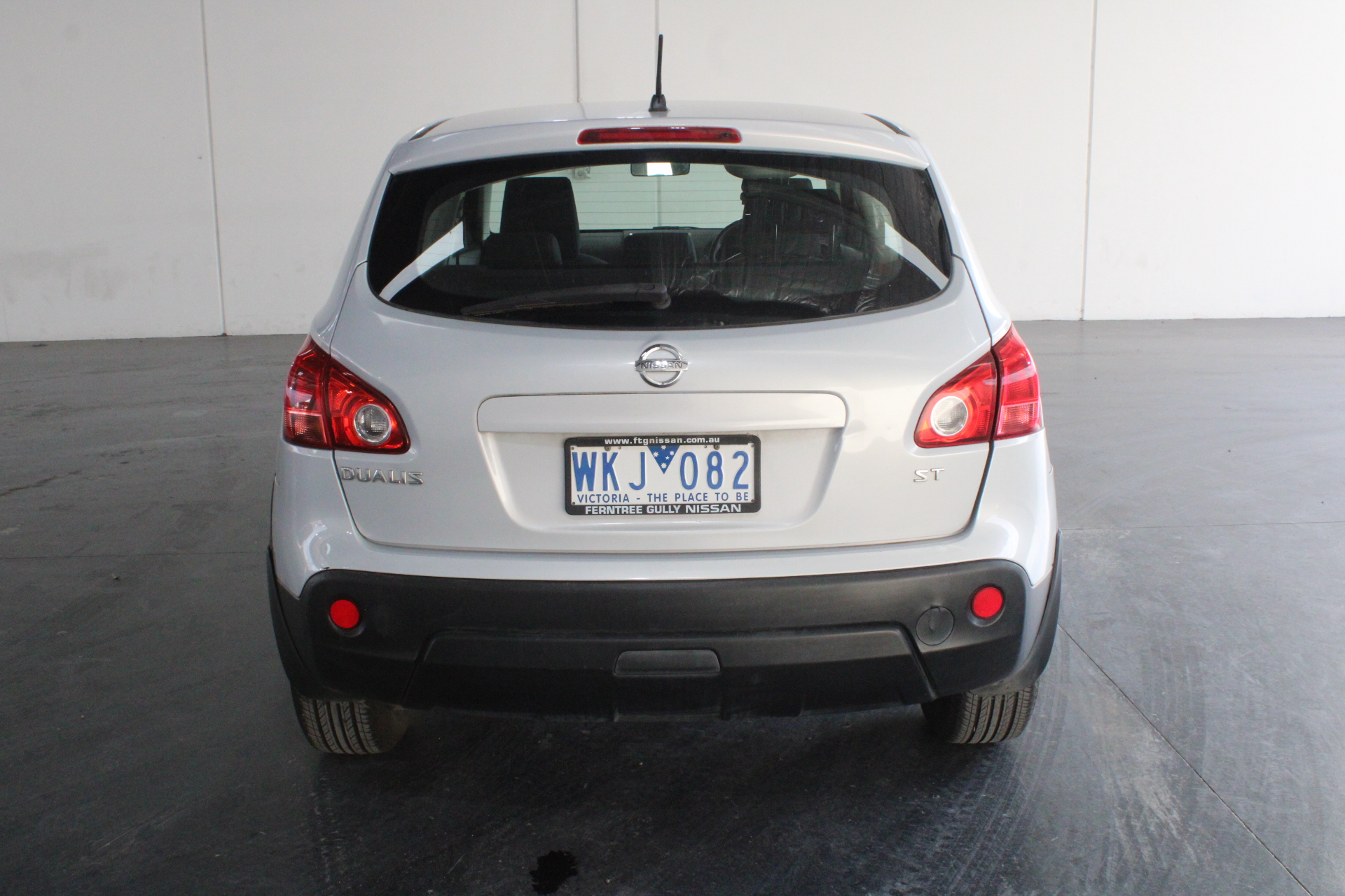 Wolf Blass Red Label Shiraz (6x 750mL), SEA.