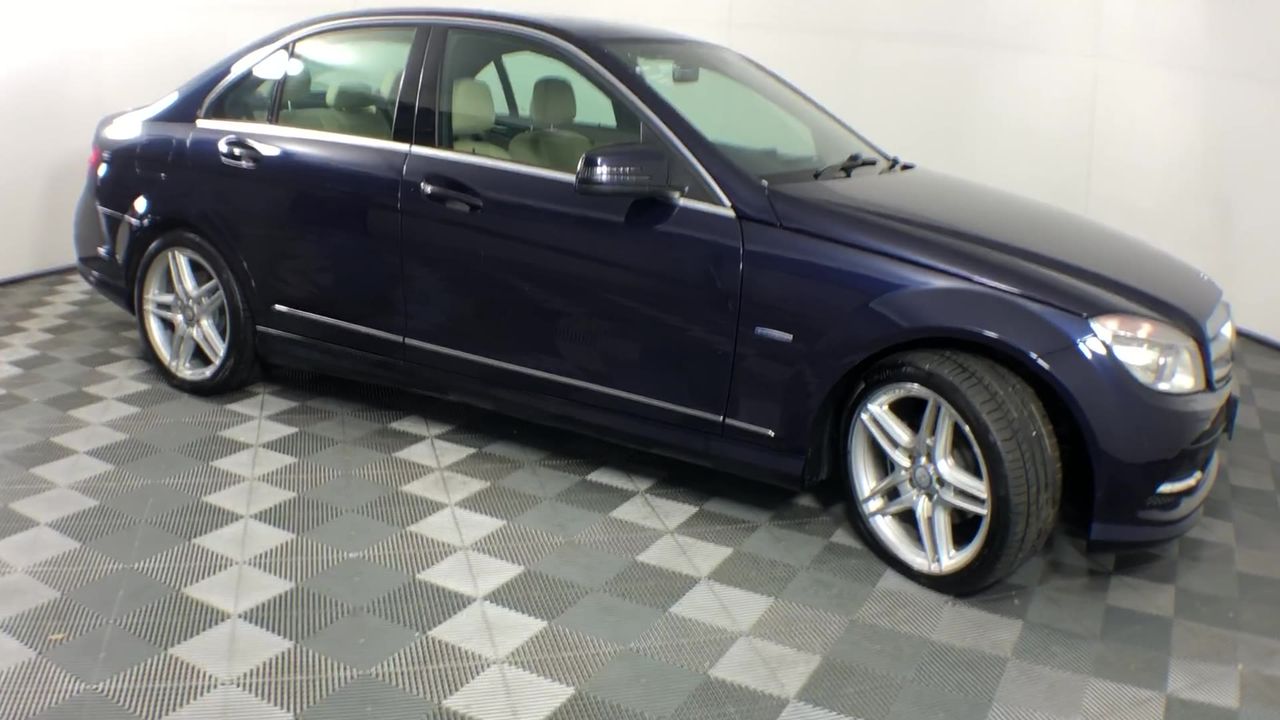 0.03ct GRA Certified Moissanite & Clover Pendant Necklace