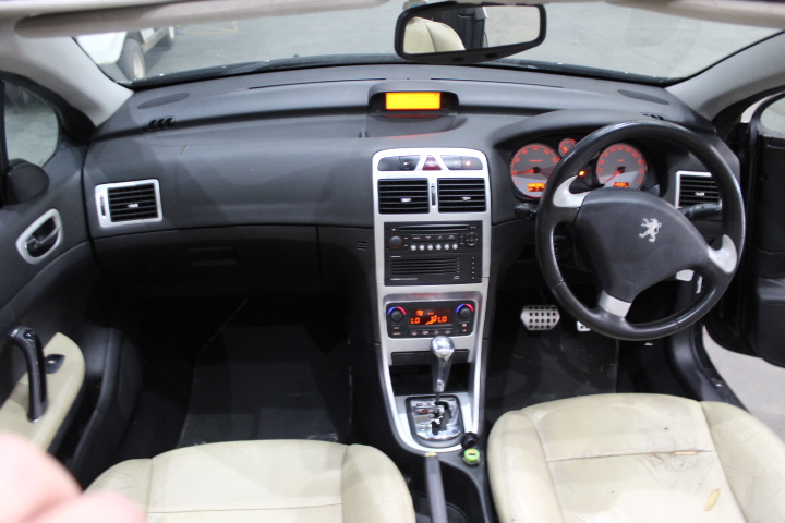 FINDER 8pc Insulated Screwdriver Set, 1000V. Sizes: Phillips: PH0x75mm, PH1