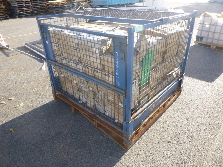 Yellow Gold Natural Emerald / Natural  & Diamond Ring with Valuation