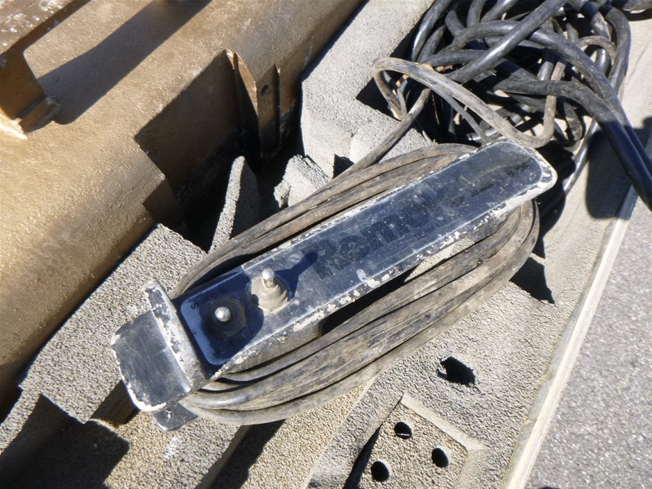 End of Lease Sale: Large quantity of electrical goods including: