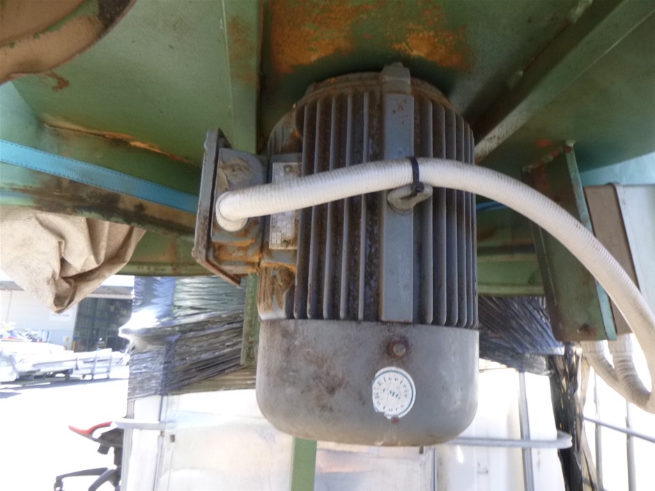 End of Lease Sale: 9x projectors