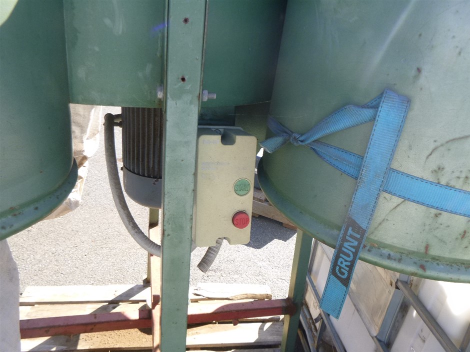 End of Lease Sale: Box of Teac radios including: