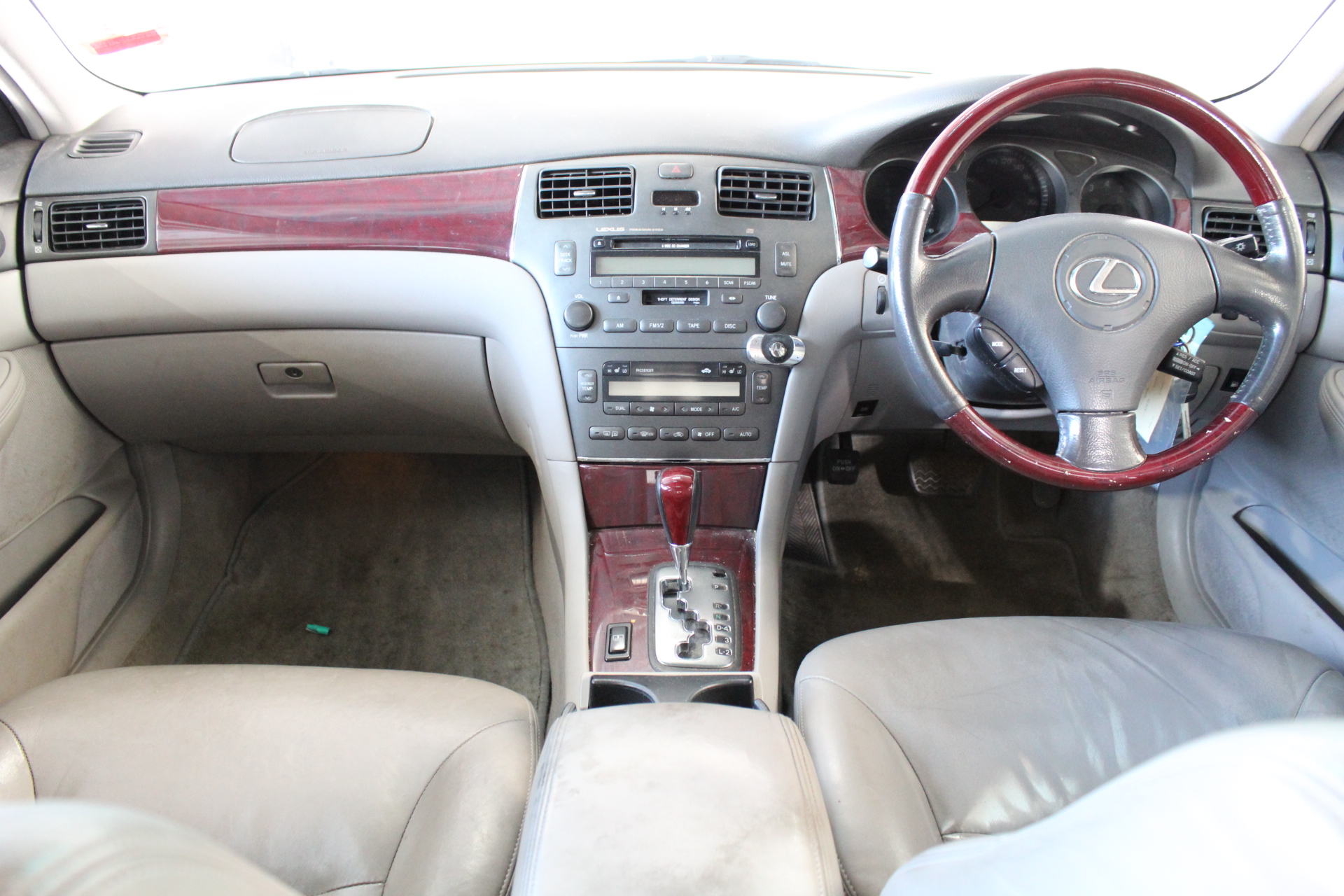 BULK, Collection, Aust Pre decimal, 300 x 1 Penny Roos, mixed GVI and QEII