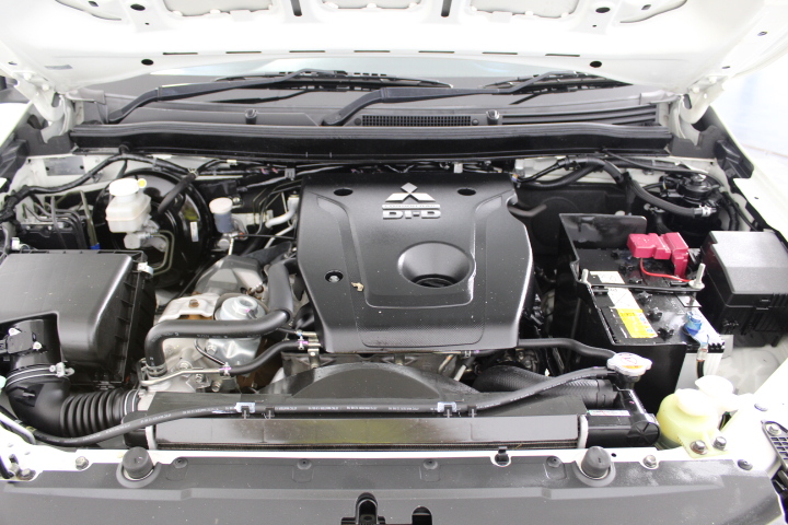 5 Carat round 5 white diamond each CVD Uncertified