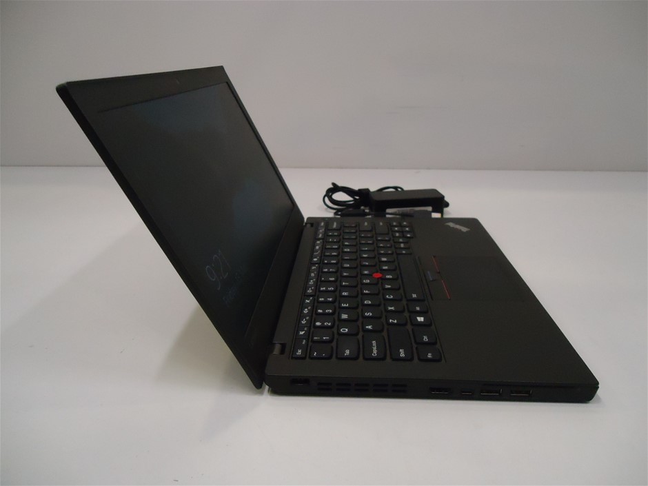 2.68 Carats Cornflower Tanzanite