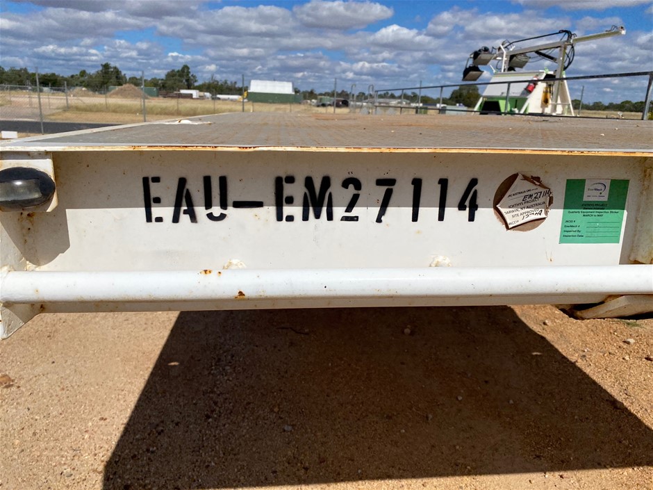 Yellow Gold Natural Emerald Ring with Valuation