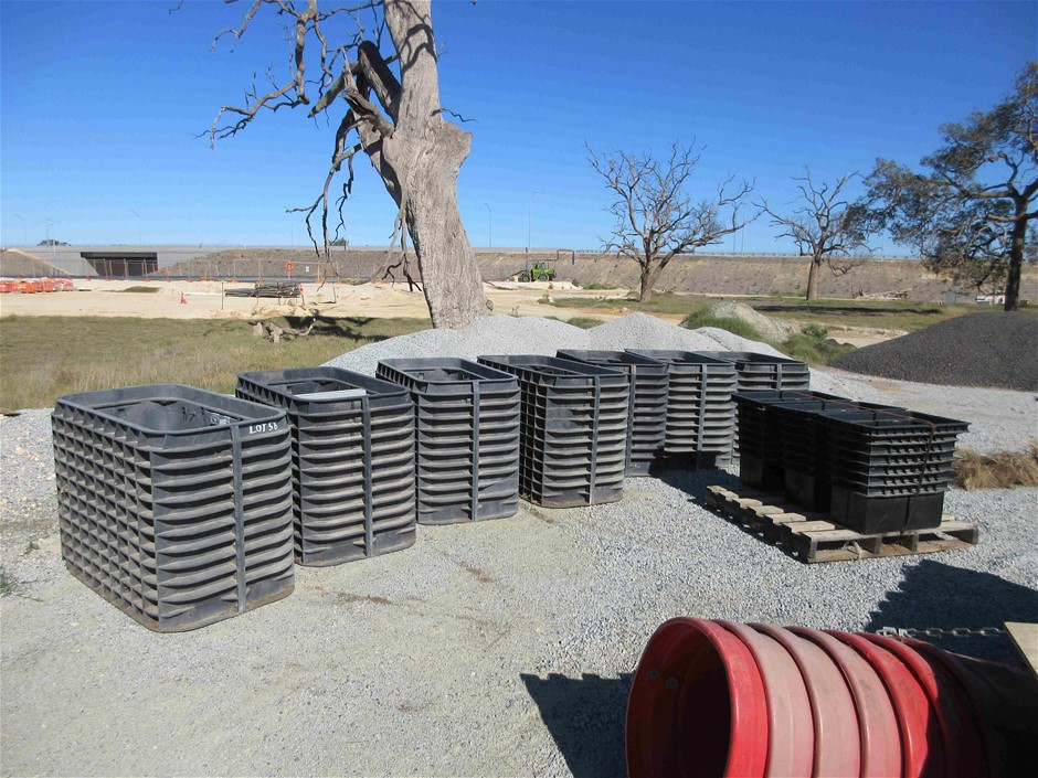 Approx 37 Ct of Loose Boulder Opal Chips (Coober Peby) In glass disp/bottle