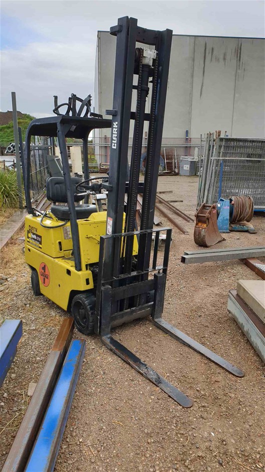 Rhodium Plated Men's Etched Band Ring (6mm)  - US Size 9