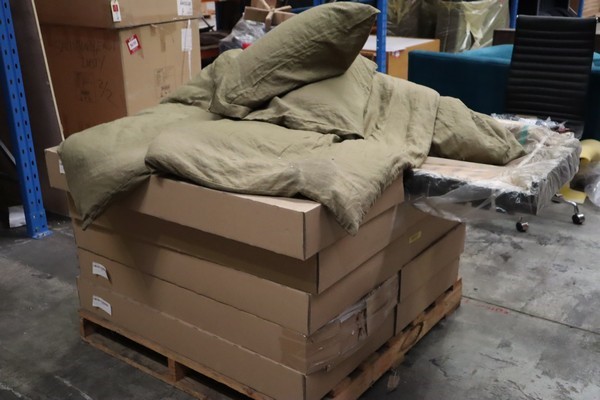 Lindeman's Early Harvest Crisp Chardonnay (6x 750mL).