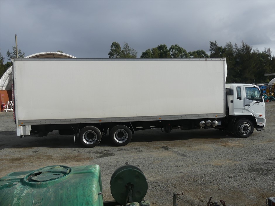 <p>2002 Isuzu  FY FSR 4 x 2 Cherry Picker Truck</p>