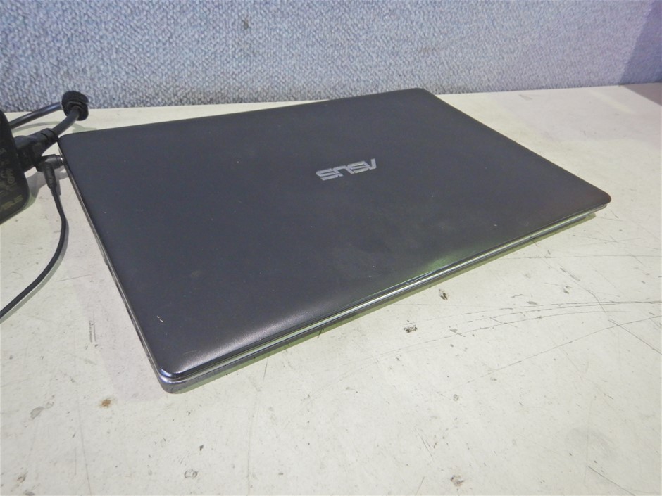 925 Sterling Silver Simulated Diamonds Hollow Heart Pendant Necklace