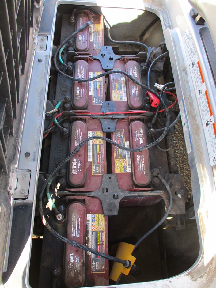 Simulated Diamonds 925 Sterling Silver Band Ring - Size 8