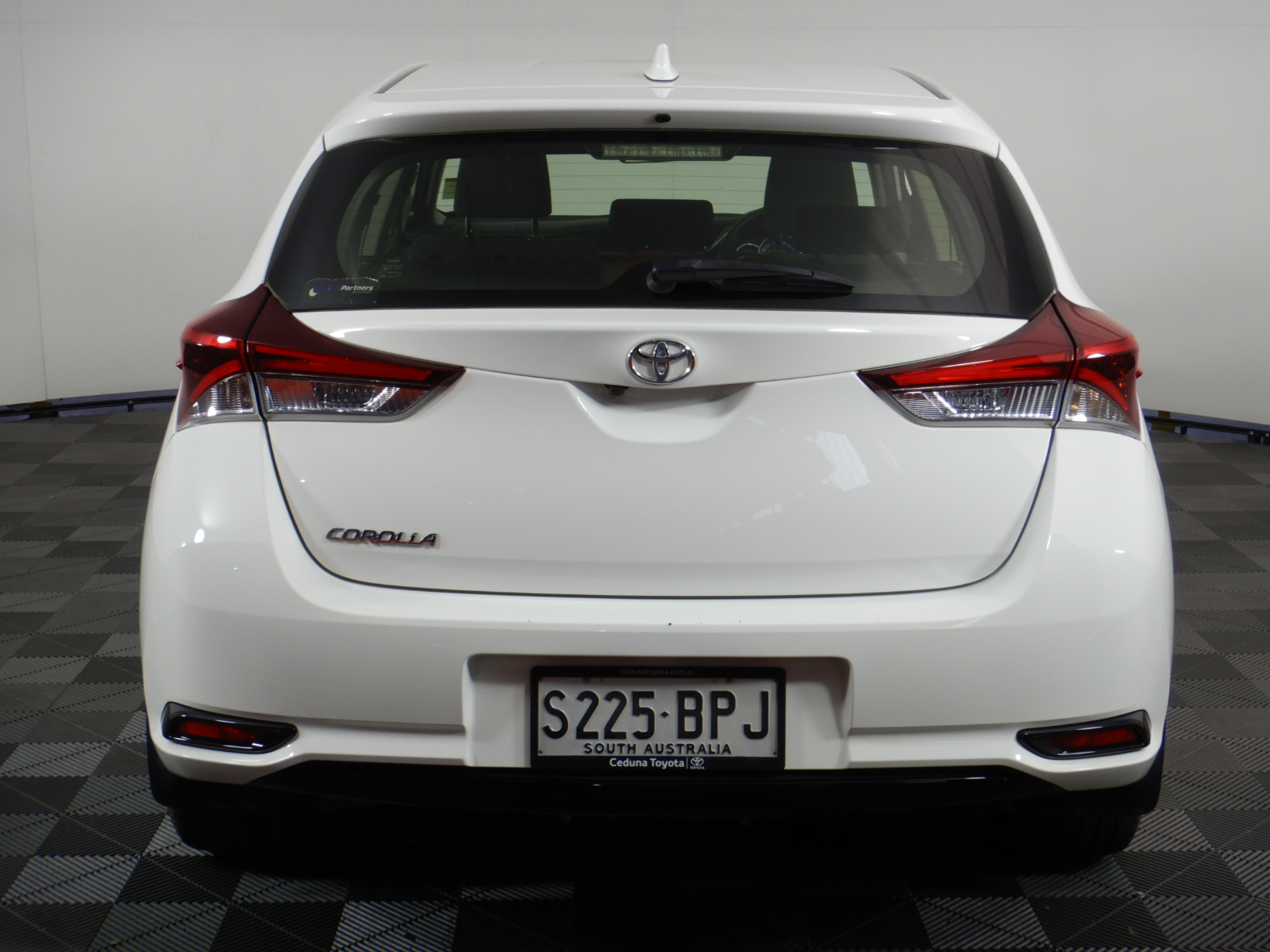 17 x Assorted Baskets/Containers/Bins Including  WILLOW, MIND READER, SEYMO