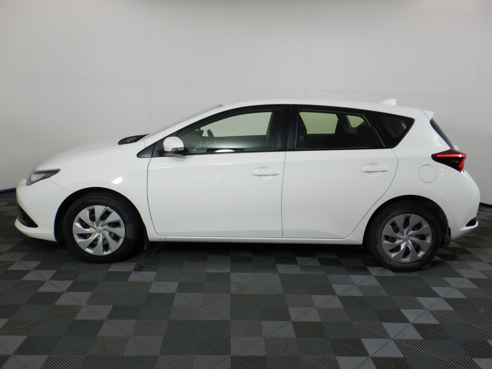 AVANTI Stainless Steel Compost Bin, 5 Litre Capacity, Silver.