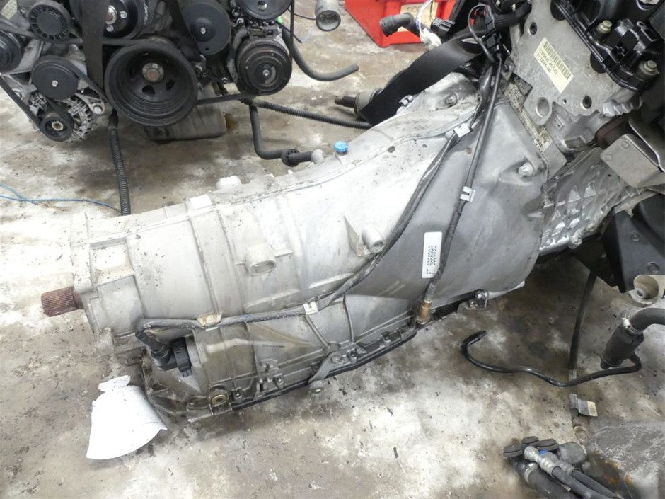 PAW PATROL Patrol Lookout Tower Playset with Toy Car Launcher, 2 Chase Acti