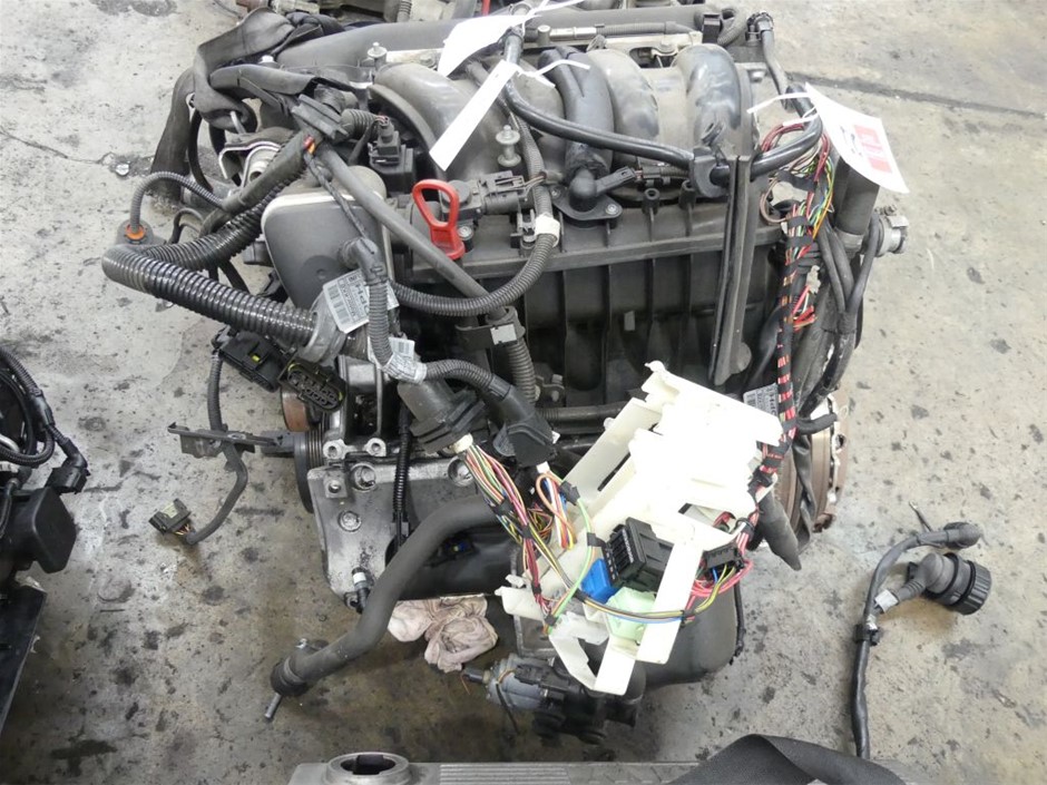 DELONGHI Nespresso Vertuo Pop, Model: ENV90B. NB: Missing coffee capsules.