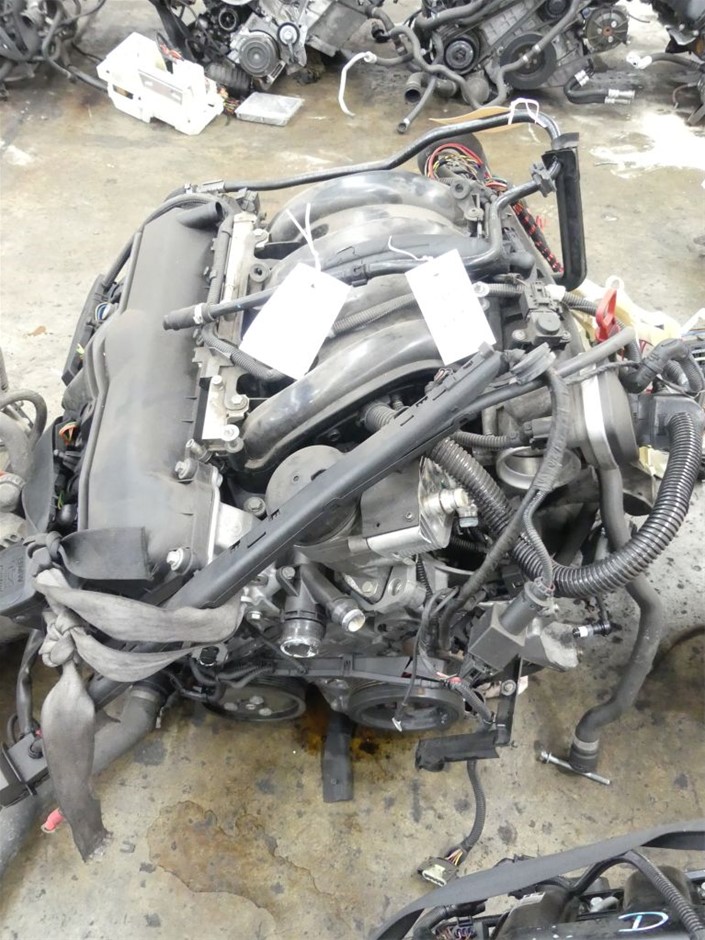 DE'LONGHI Nespresso Vertuo Lattissima Automatic Coffee Machine with Automat