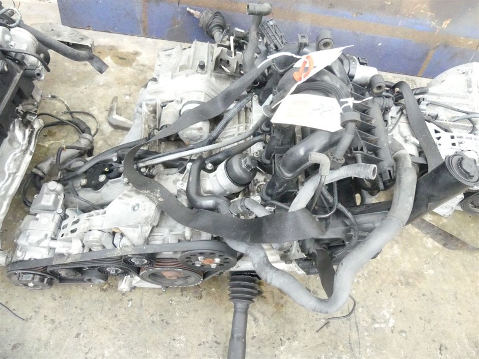 THE BATTERY ORGANIZER Storage Case with Hinged Clear Cover, Includes a Remo