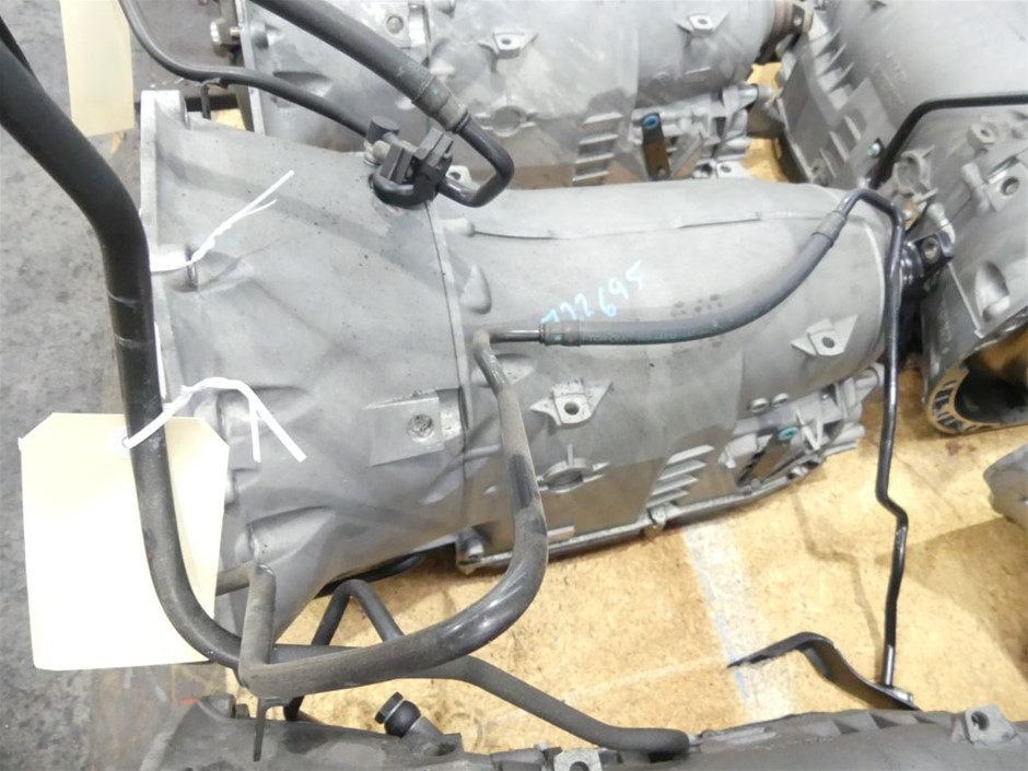 MODERN PETS Cat Scratcher Infinity Lounge, White.