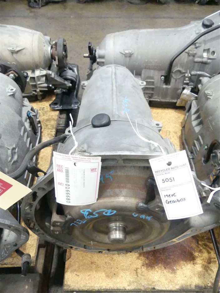 RUSSELL HOBBS Turbo Rice Cooker, 10 Cup Capacity, Matte Black. NB: Minor Us