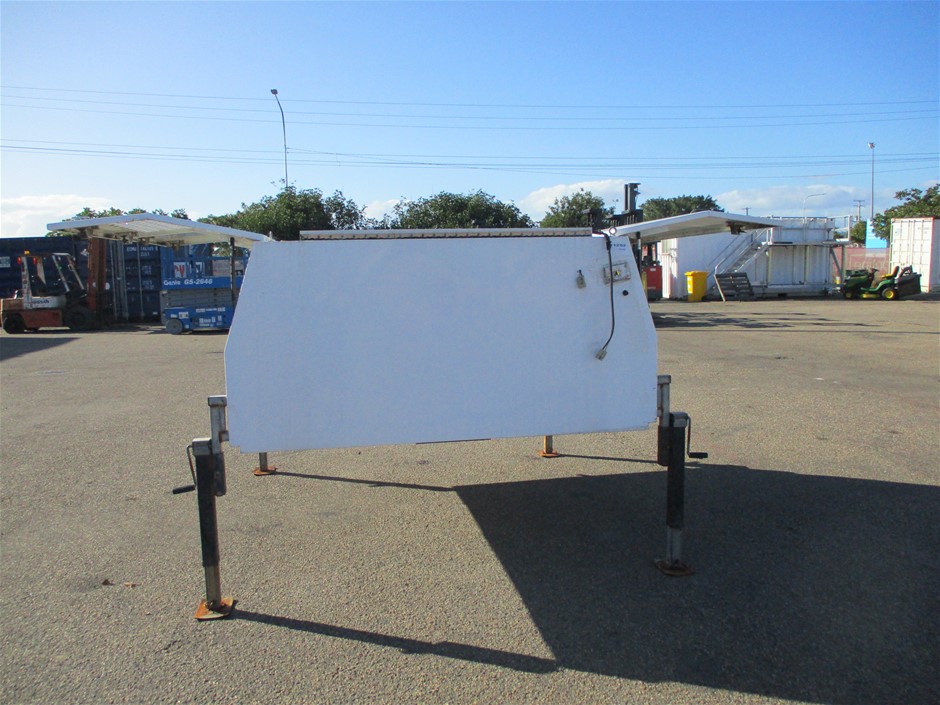 Ponte Prosecco DOC NV (6x 750mL). Italy