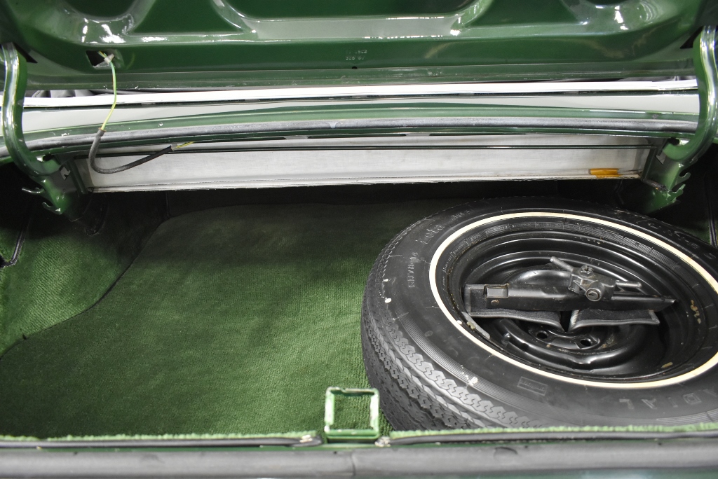 Wolf Blass Red Label Cabernet Sauvignon (6x 750mL).