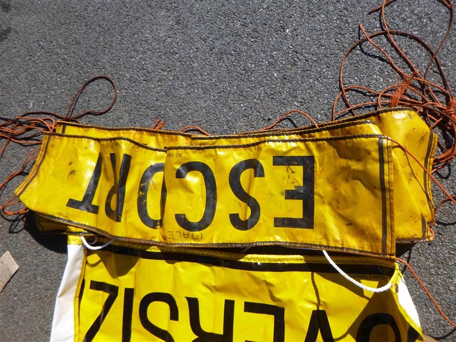 Designer Black Swirl Ring with Dark Green Simulated Diamonds - US Size 7