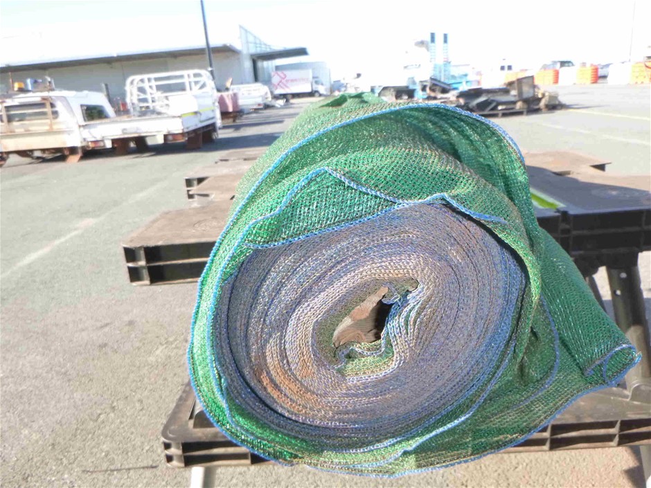 Designer Round Simulated Diamond Pendant (no necklace)