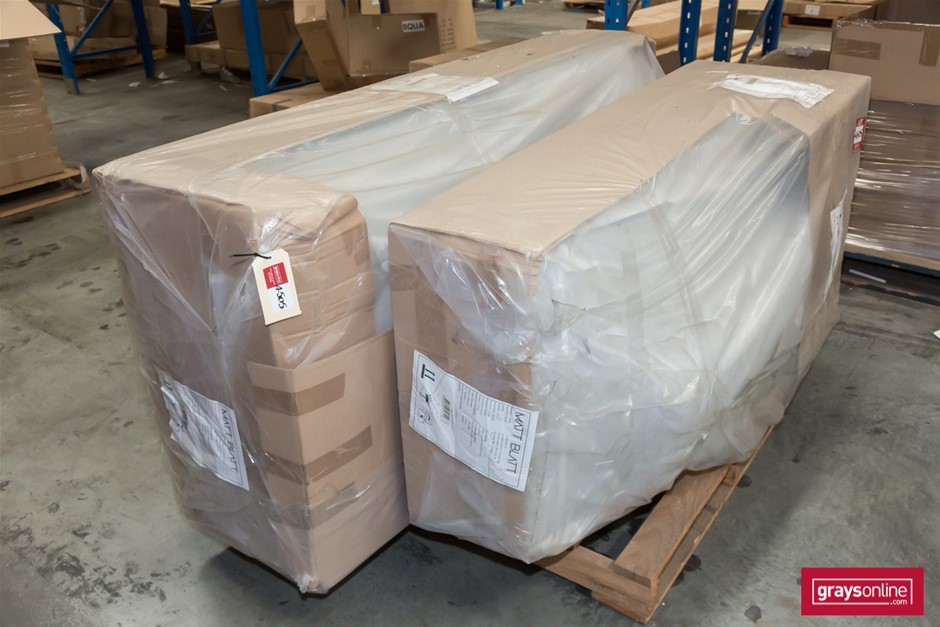 RIP CURL Men's Pivot Volley Shorts, Size M, Black. RRP: $80.  Buyers Note -