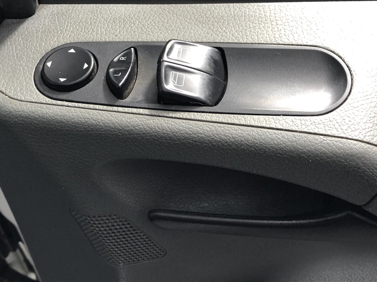 3 x 2XU Women's Neoprene Short, Size S, Black/Reflective.  Buyers Note - Di