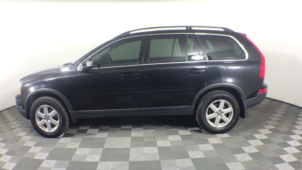 Johnnie Walker 12yr Black Label with 2 glasses  (1x 700mL), Scotland.