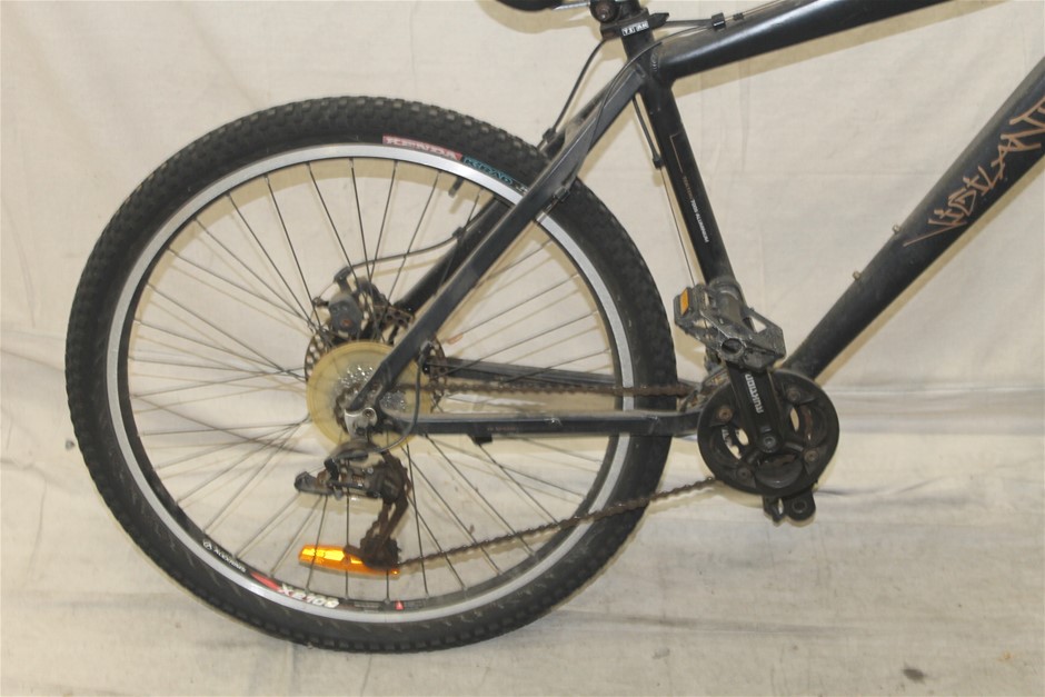 De Bortoli `Sacred Hill` Sparkling Brut NV (6x 750mL), Riverina, NSW.