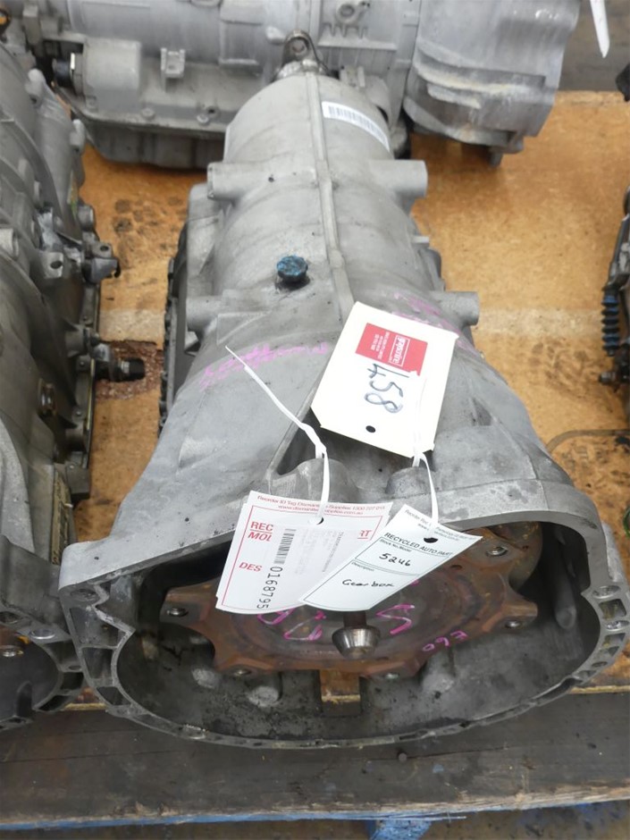 10mm Green Flower Jade 'O' Toggle Gemstone Jewellery Jewellery Set