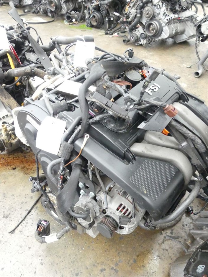 <p>2015 Isuzu NP 190 4 x 2 Pantech Truck</p>